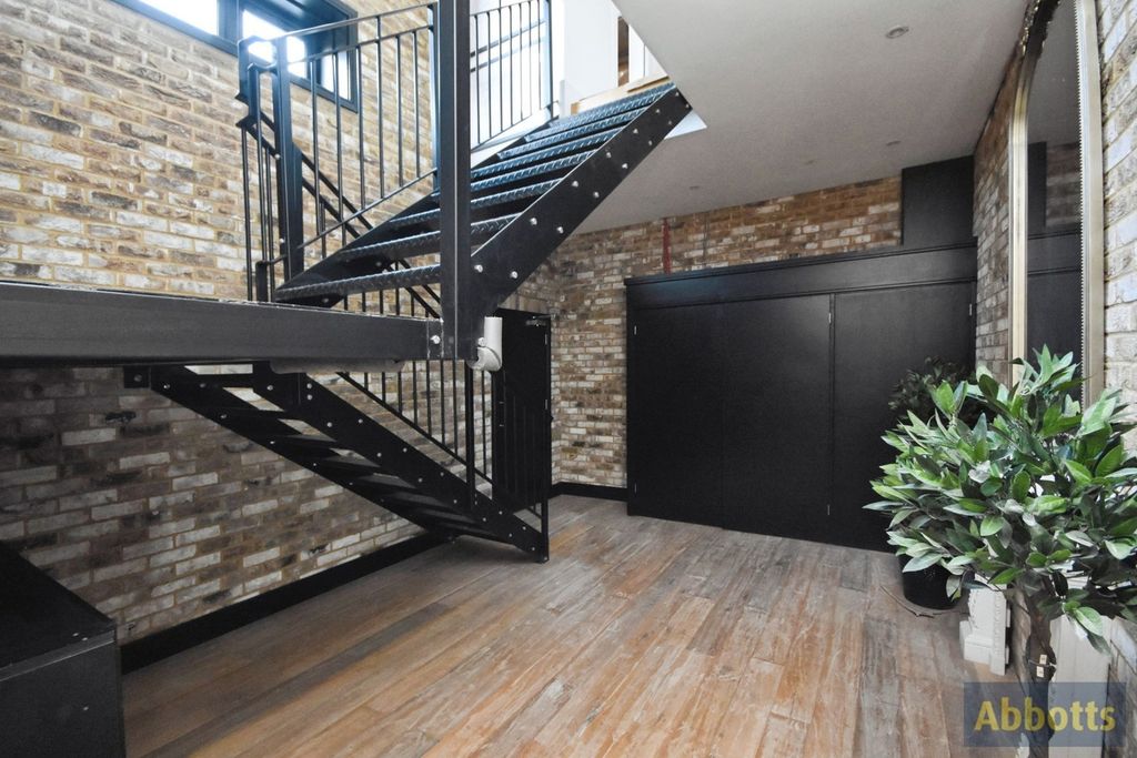 Property photo 2 of 21 Pbox-Img.Jpg