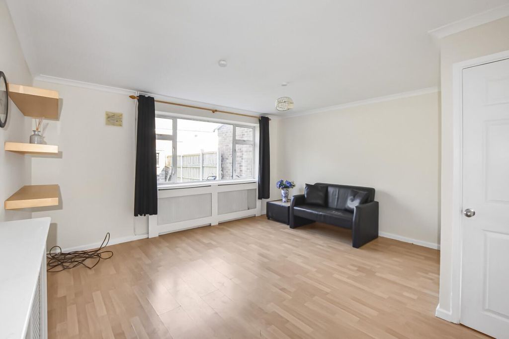 Property photo 2 of 9 3852004_Preview.Jpg