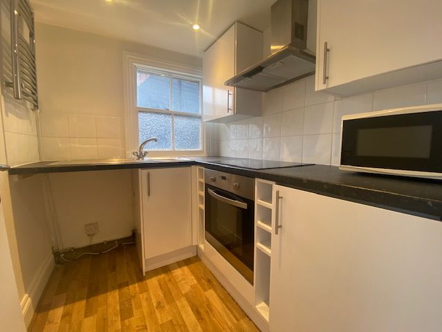 Property photo 3 of 6 Kitchen