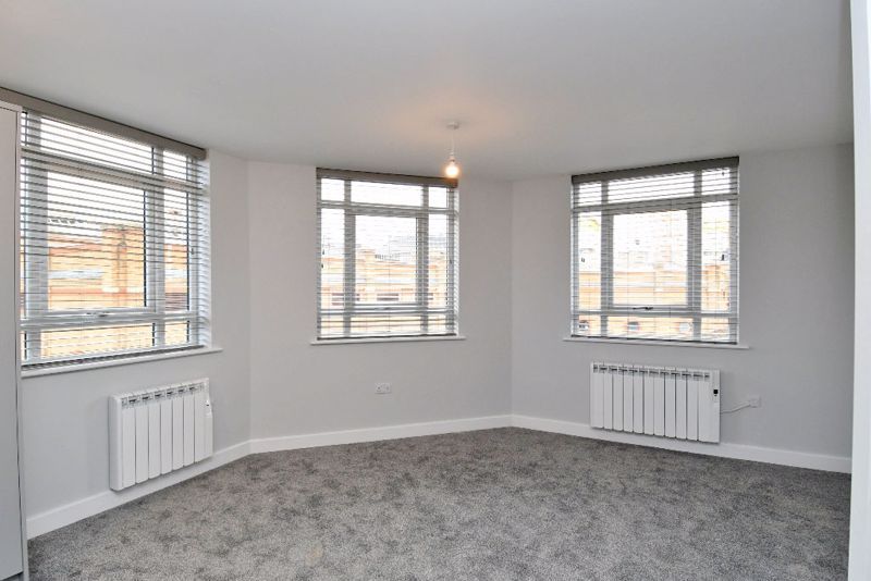 Property photo 3 of 10 Photo 6