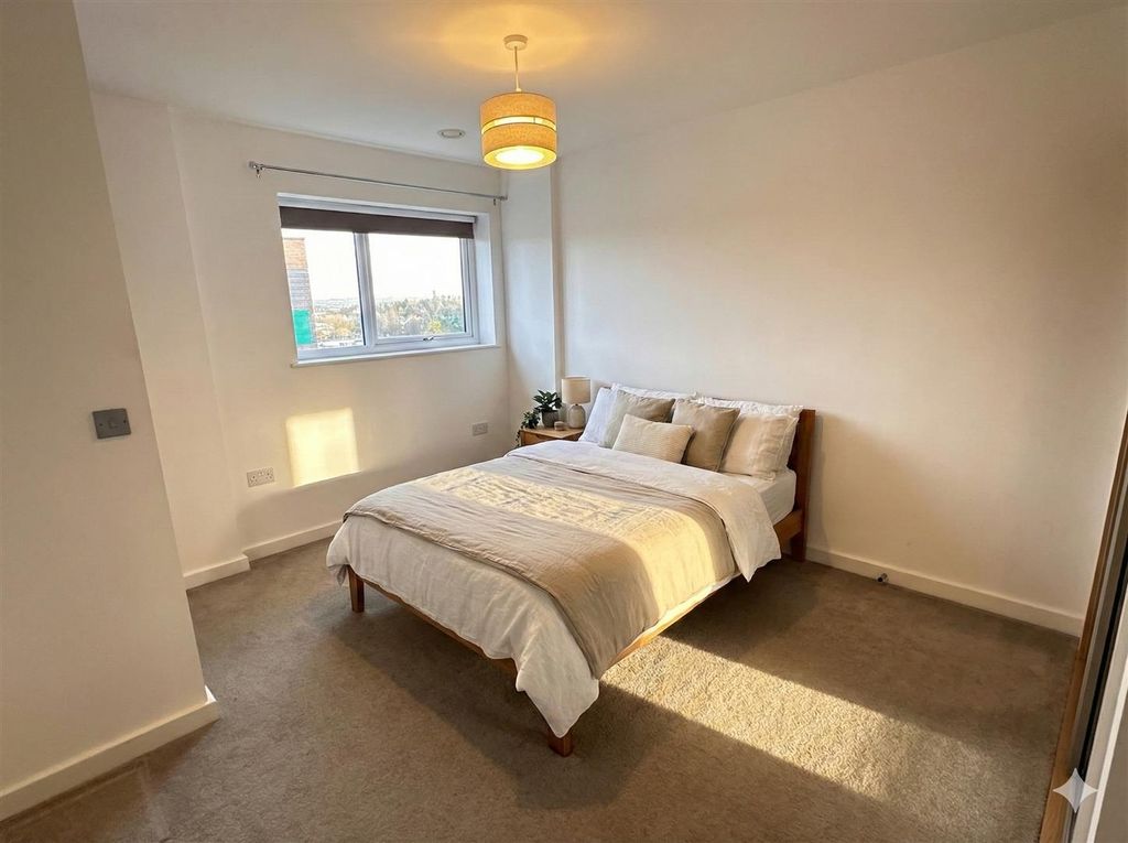 Property photo 3 of 6 Double Bedroom