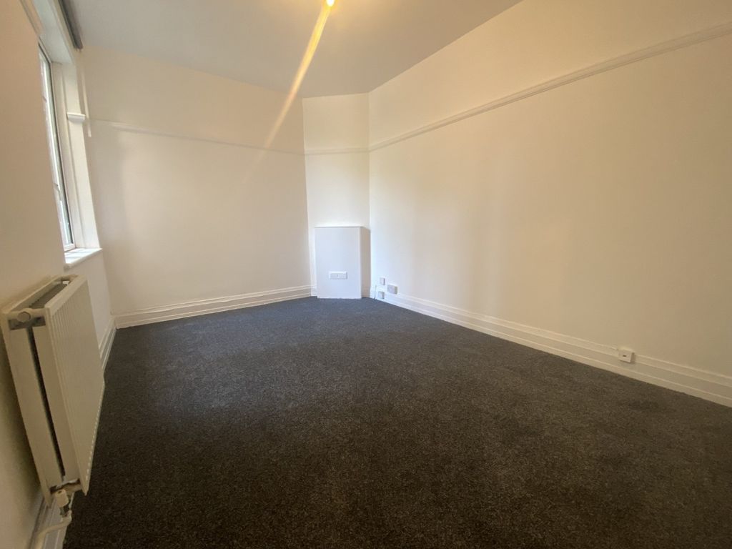 Property photo 3 of 8 5271183