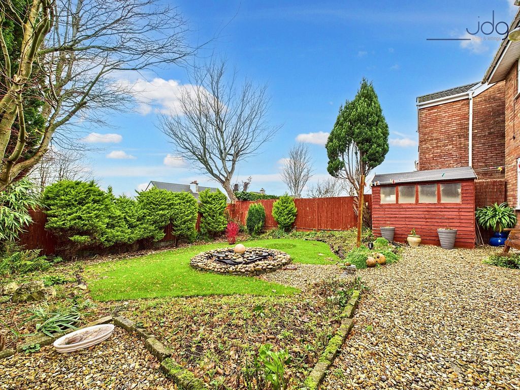 Property photo 2 of 16 Spacious Garden With Water Feature And Mature Plants