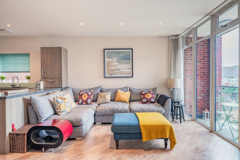 Property photo 3 of 10