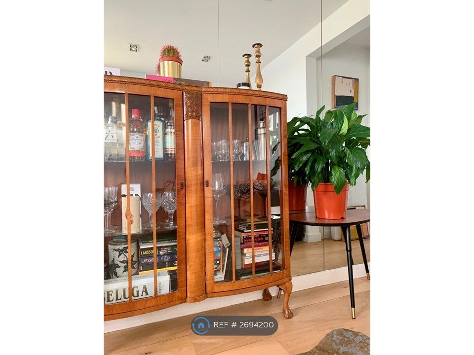 Property photo 3 of 10 Stylish Living Room Furniture