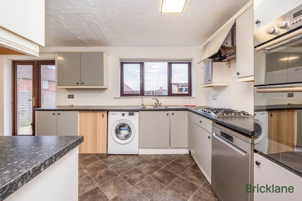 Property photo 3 of 13 Kitchen
