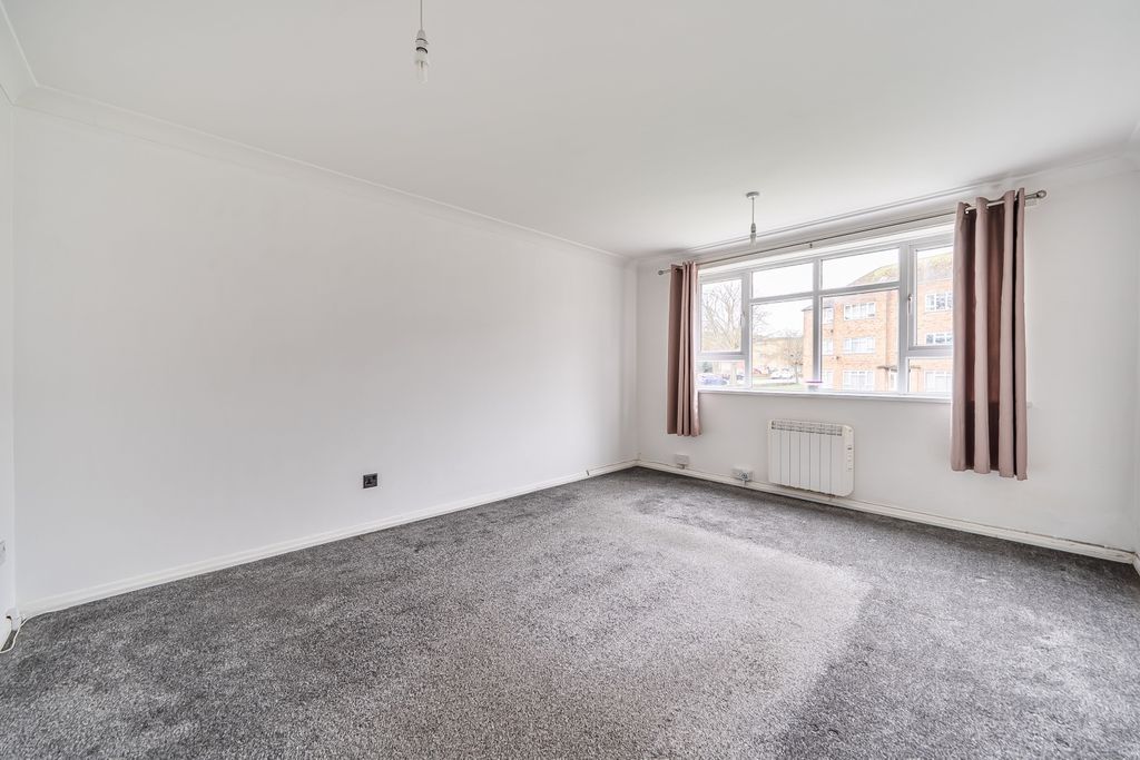 Property photo 2 of 12 Lounge