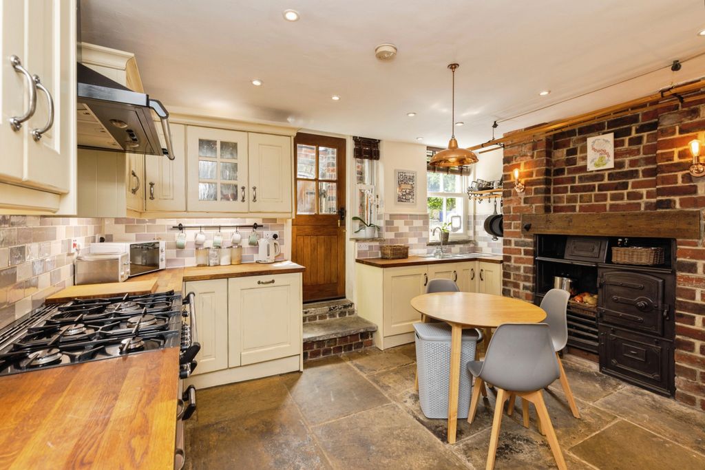 Property photo 2 of 15 Kitchen/Breakfast