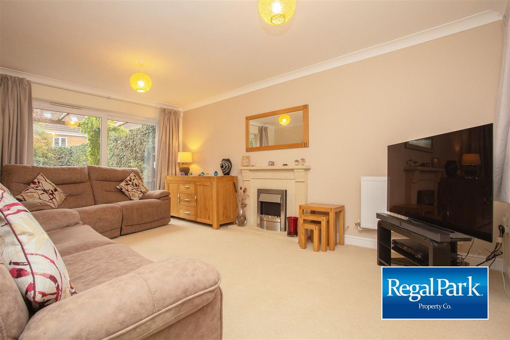 Property photo 3 of 36 Lounge