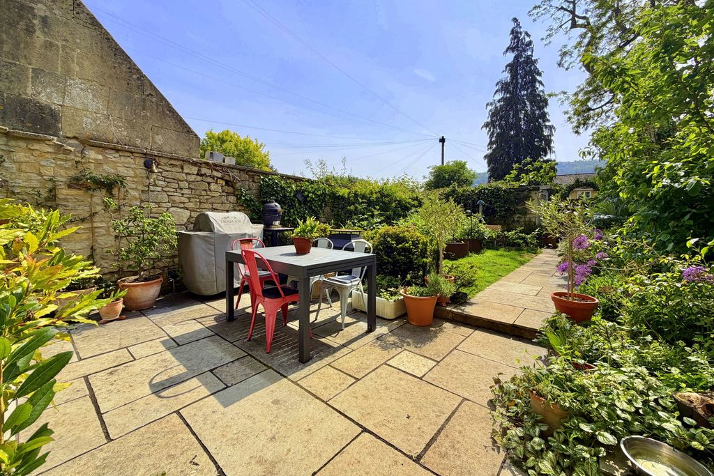Property photo 2 of 22