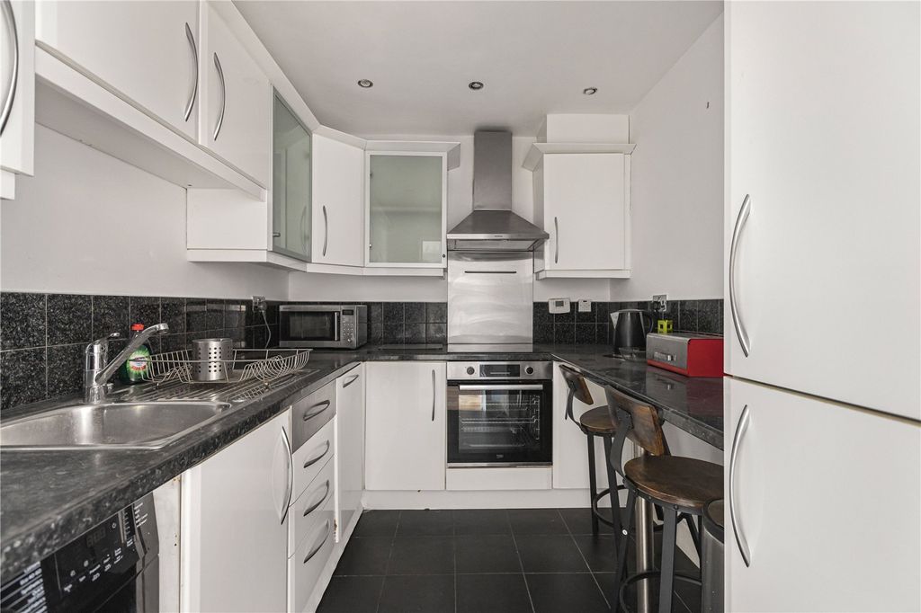 Property photo 3 of 20 Kitchen