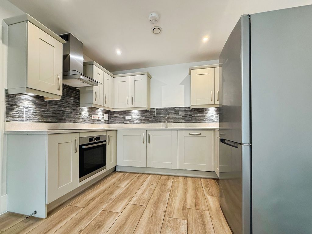 Property photo 2 of 7 Kitchen