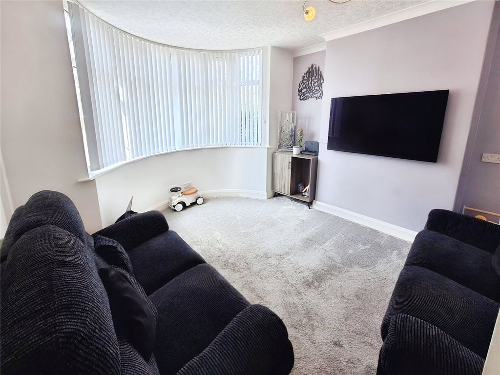 Property photo 2 of 12 Lounge