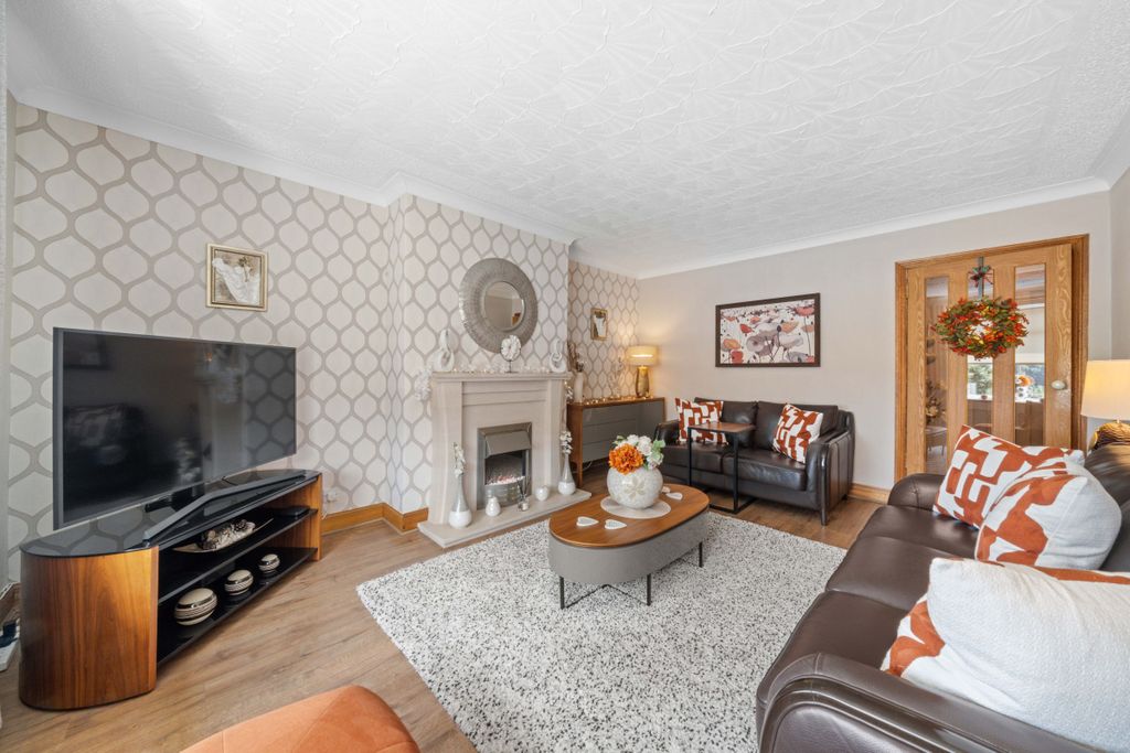 Property photo 2 of 30