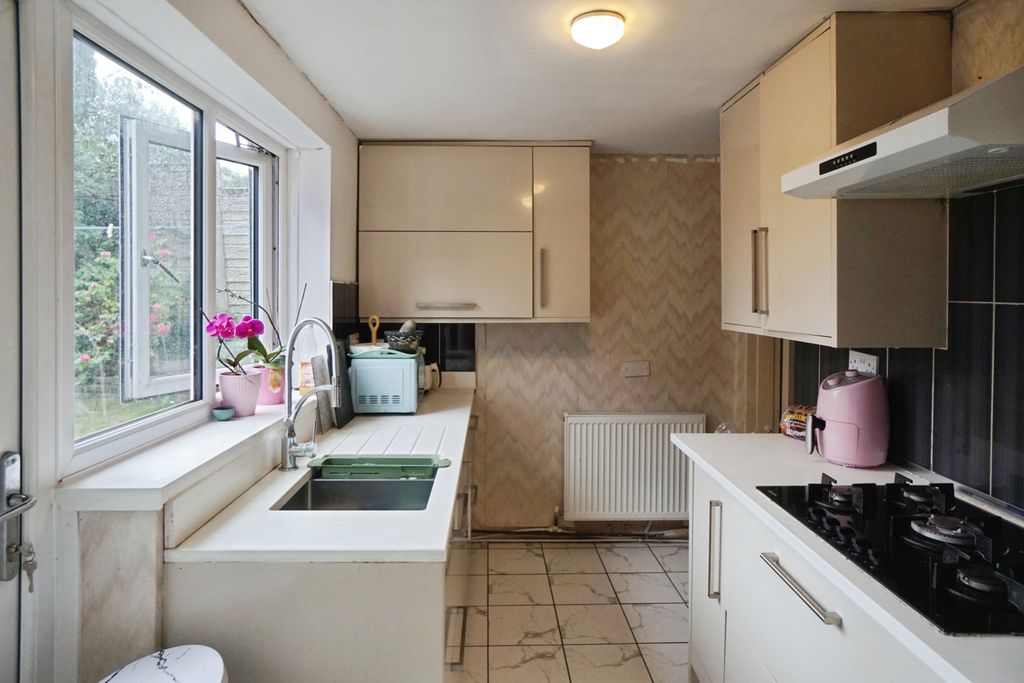 Property photo 3 of 15 Kitchen