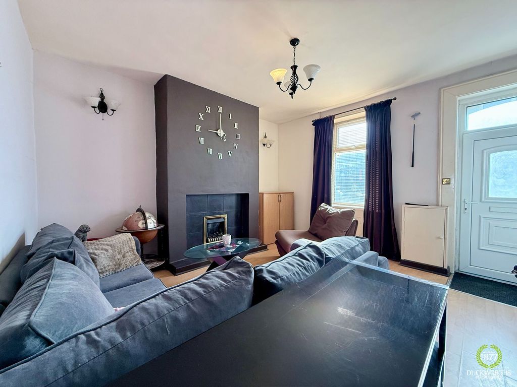 Property photo 2 of 8