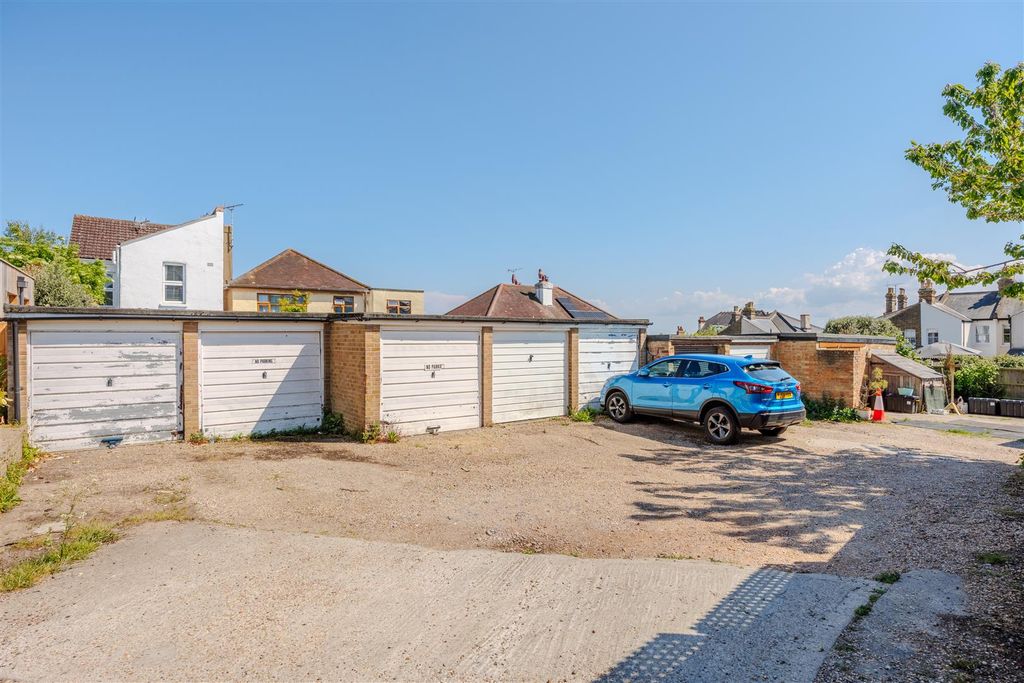 Property photo 3 of 15 Garage And Parking