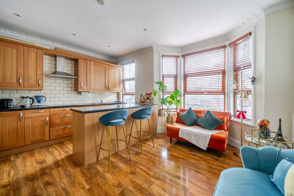 Property photo 2 of 9 Picture No. 19