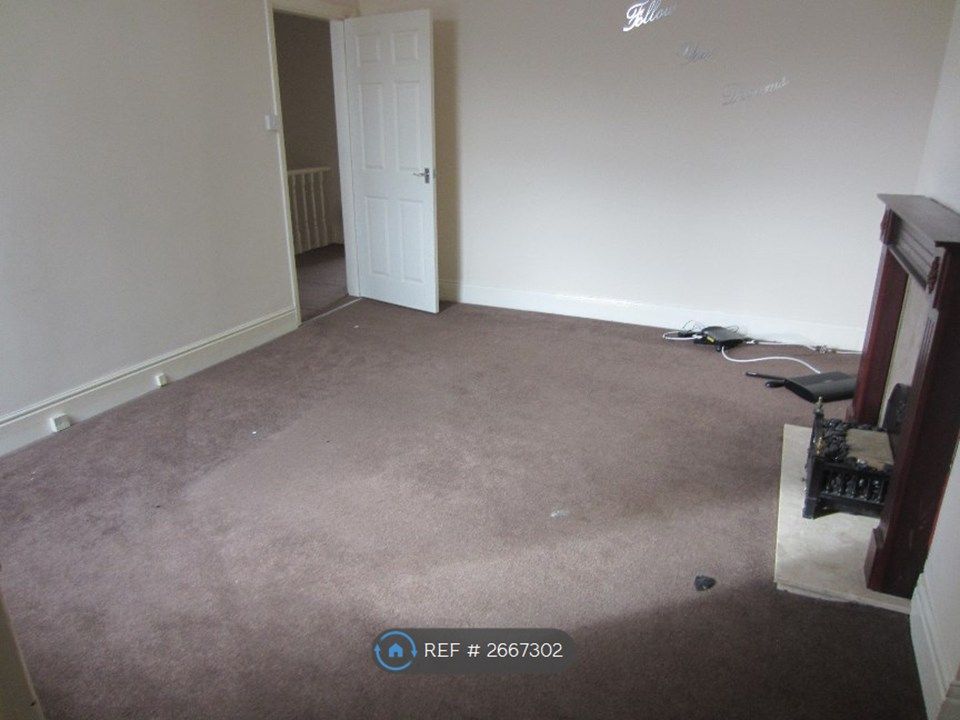 Property photo 3 of 8 Lounge