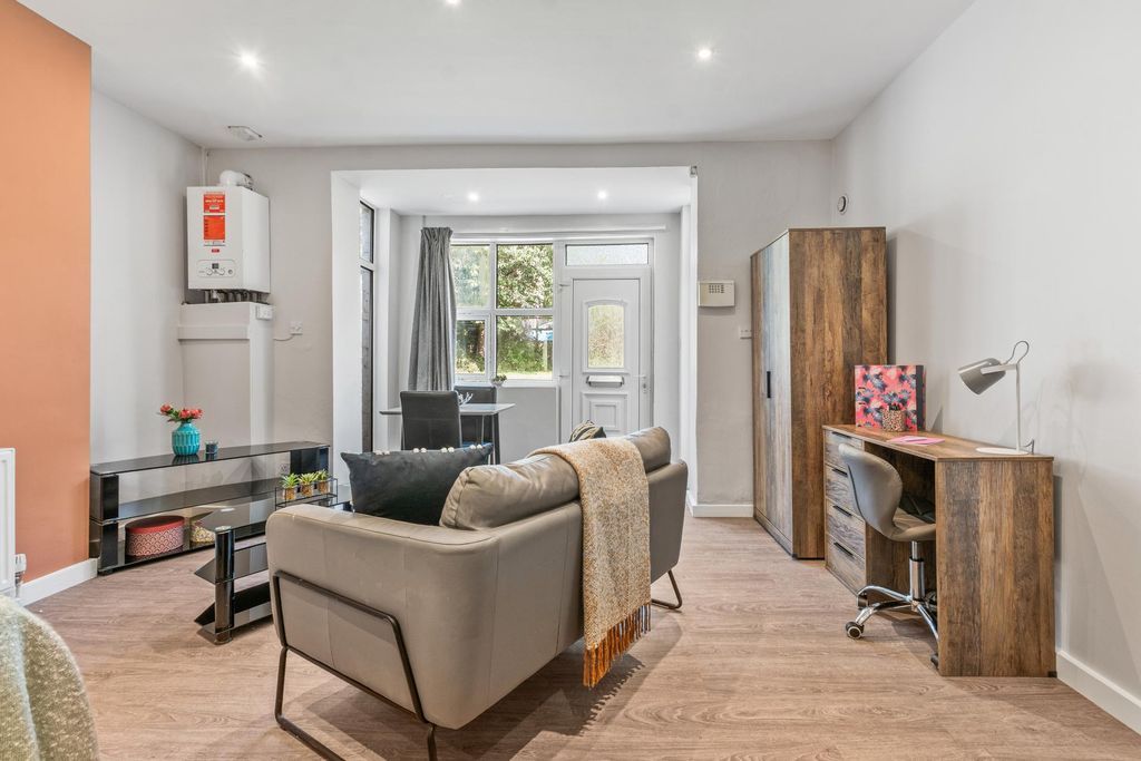 Property photo 3 of 9 Property Photo