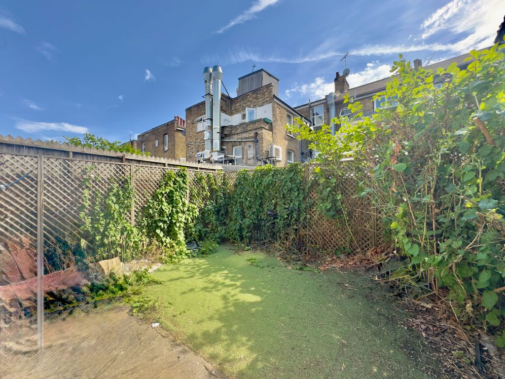 Property photo 3 of 7 Photo 6