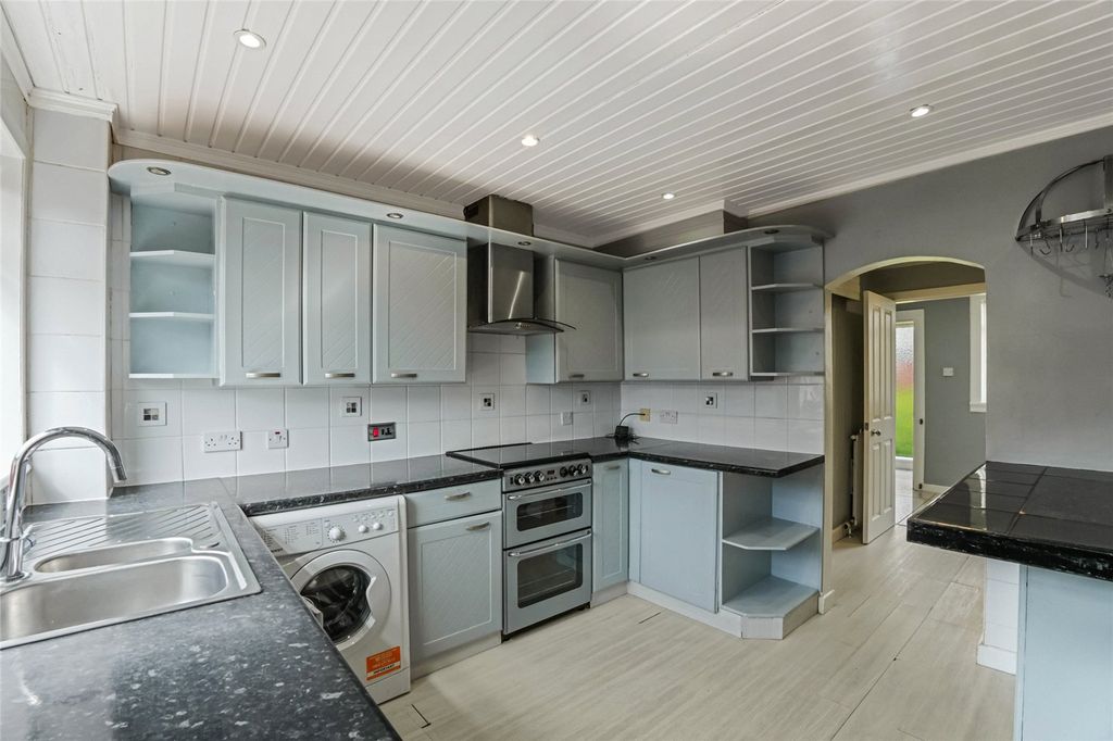Property photo 3 of 13 Kitchen