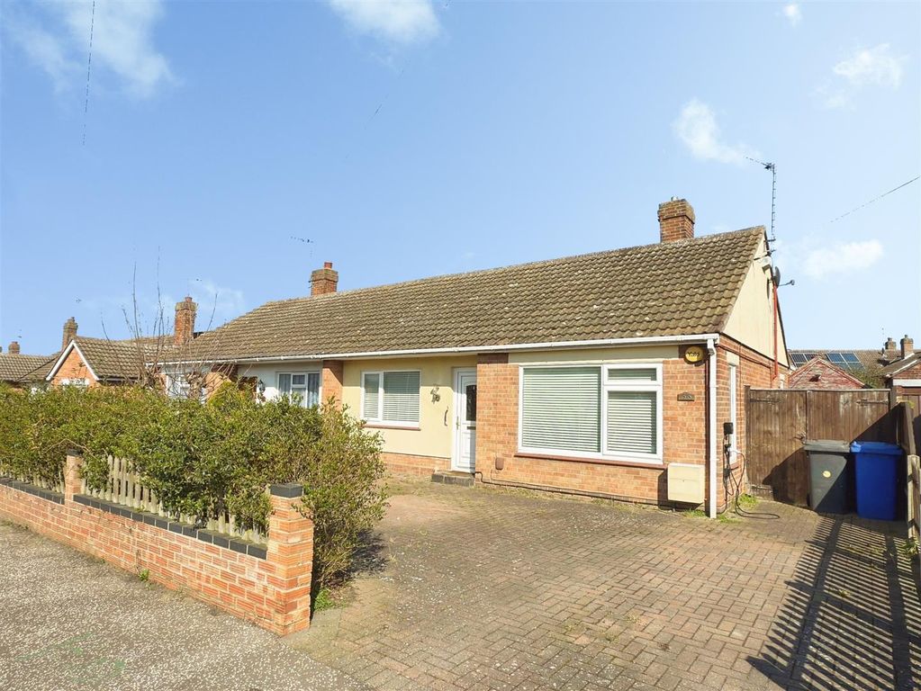 Property photo 1 of 14 33 Dixon Dr (11).Jpg