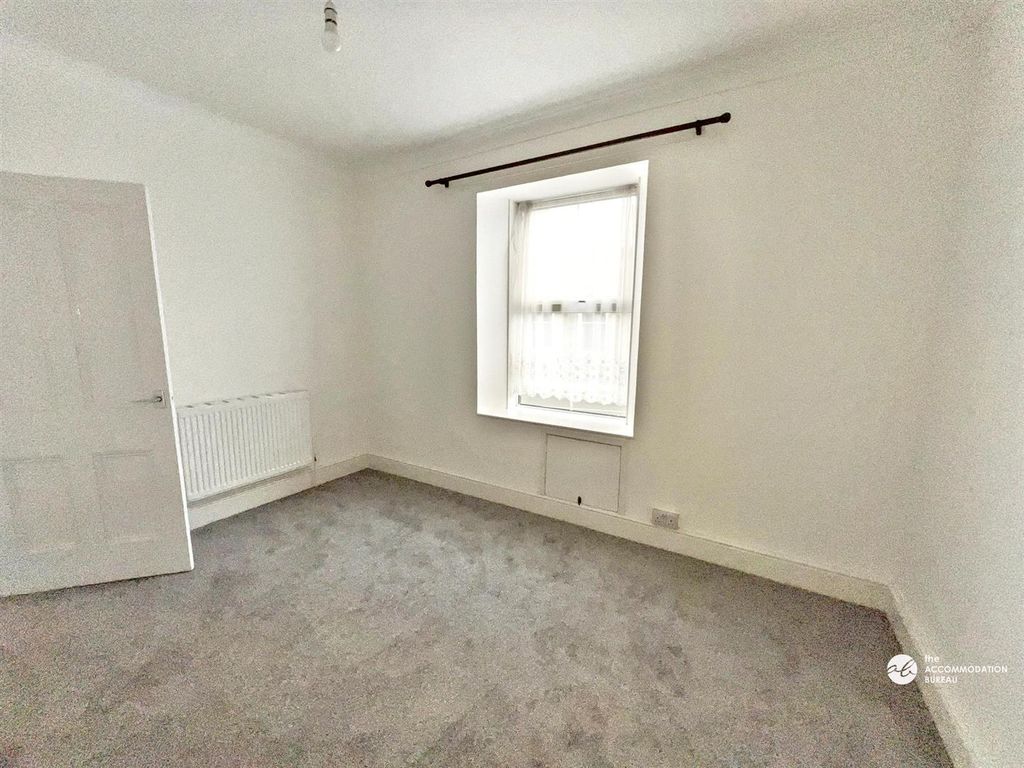 Property photo 2 of 19 Living Room