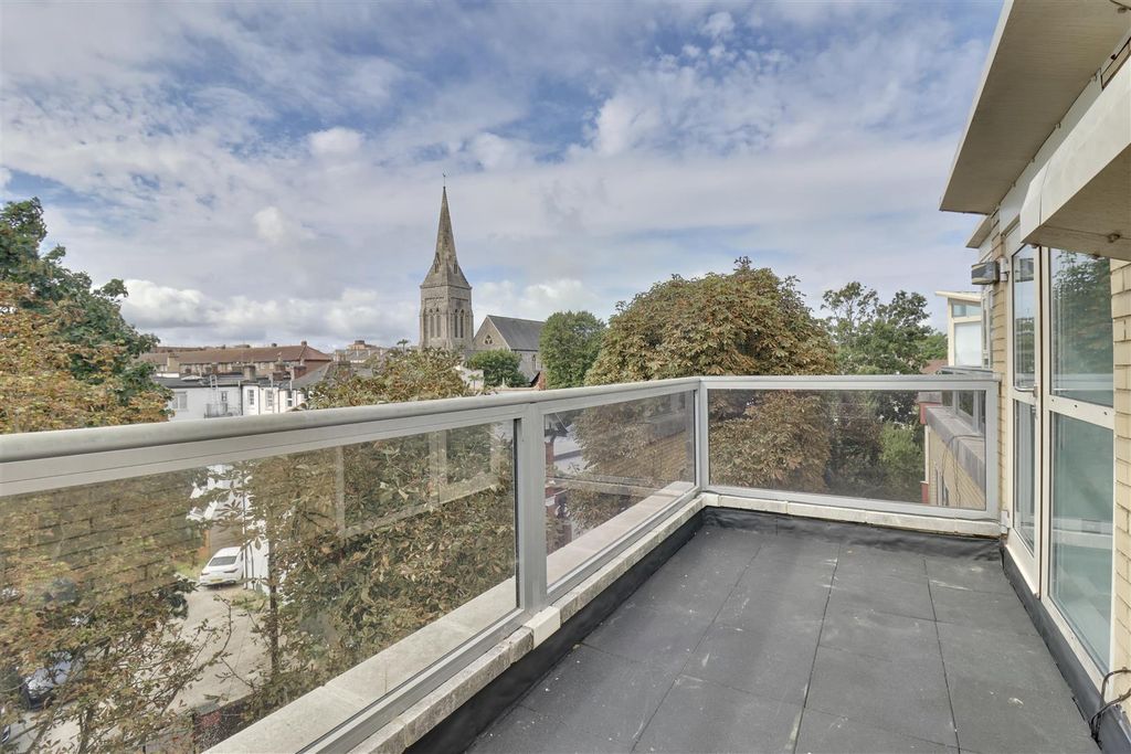 Property photo 3 of 24 76F332Bd-7930-46Ab-A821-4A60852A5Eff_1_201_A.Jpeg