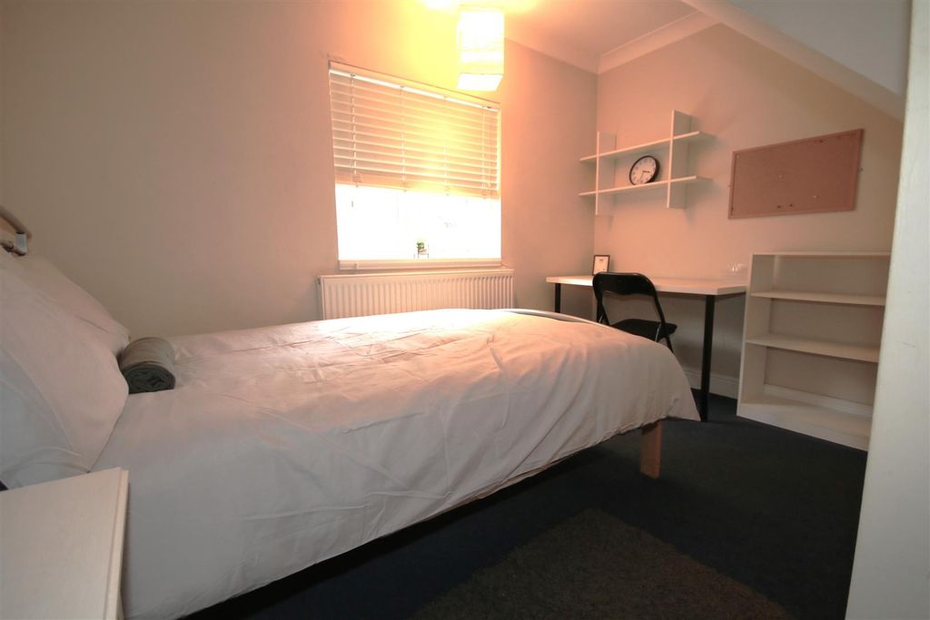 Property photo 3 of 18 Bedroom 3c.Jpg