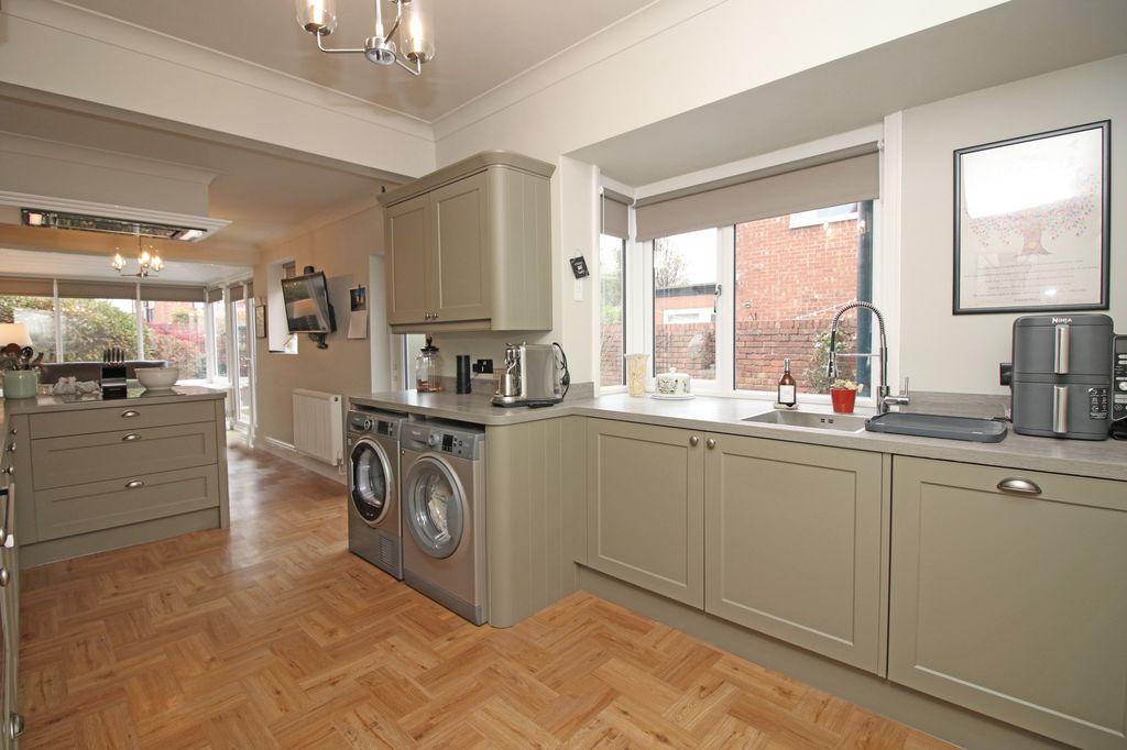 Property photo 2 of 25