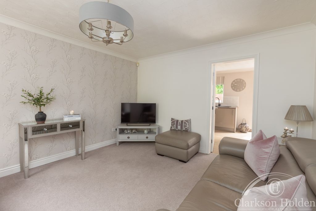 Property photo 2 of 20 64 Ashdown Drive-10