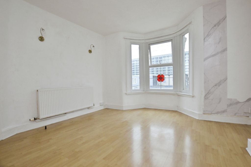 Property photo 3 of 17 Pbox-Img.Jpg