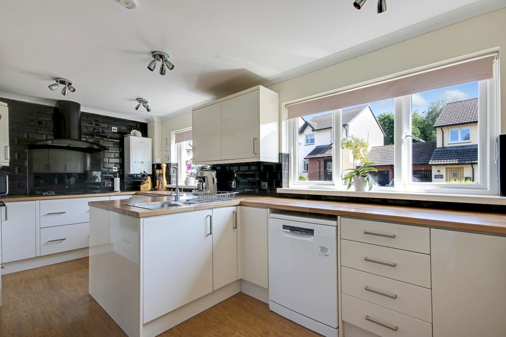 Property photo 2 of 19 Img_4325-Img_4327