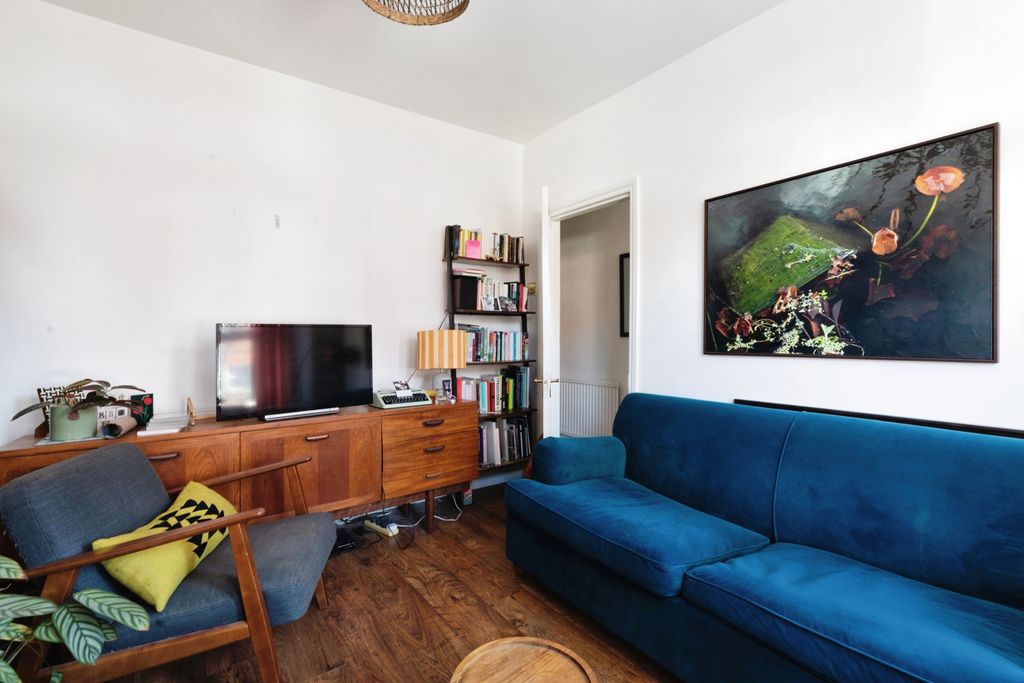 Property photo 3 of 11 3