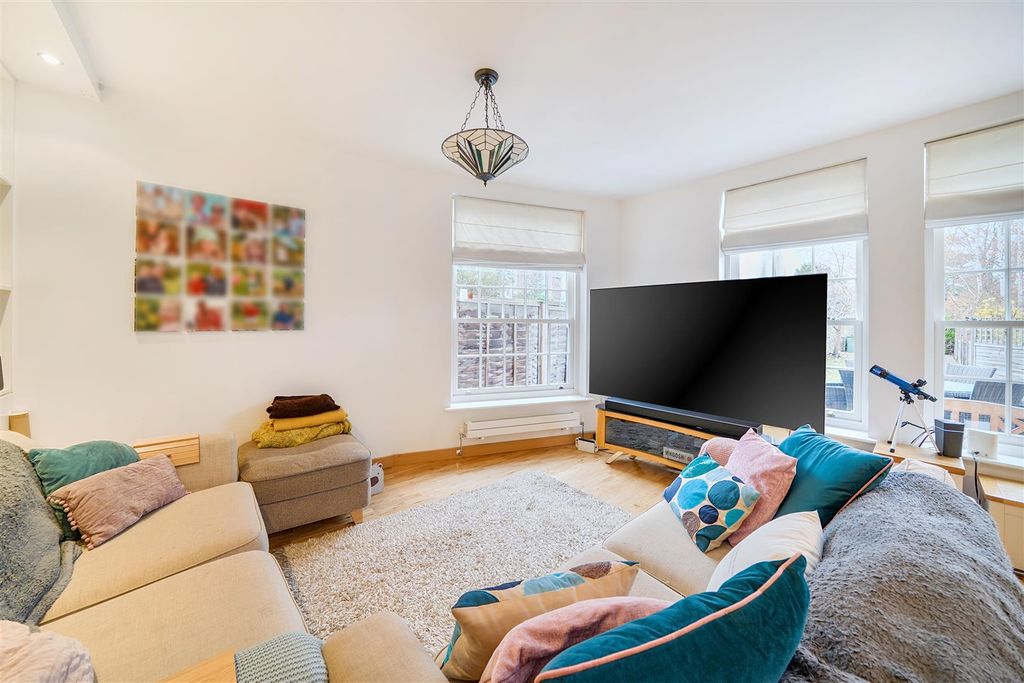 Property photo 2 of 19 1387483-18-6932Fbd81560A.Jpg