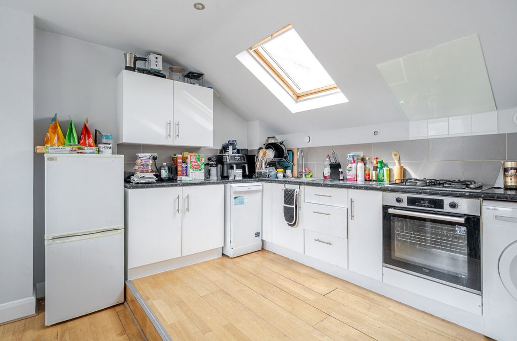 Property photo 1 of 12 1326318-5-6877797...