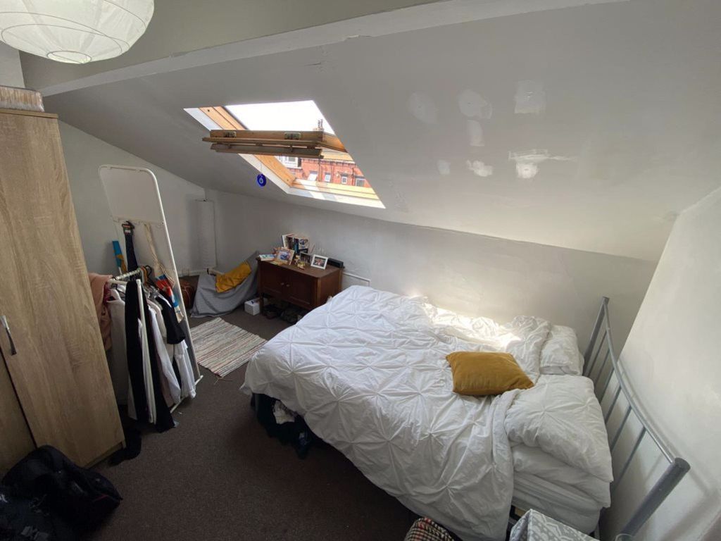 Property photo 3 of 16 Cozy Bedroom With A Pitched Ceiling Featuring A Sk...