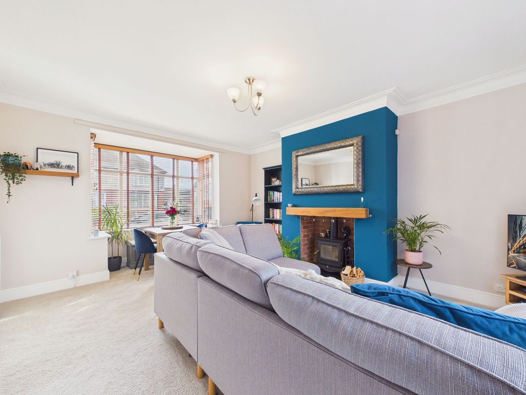 Property photo 2 of 11 Lounge