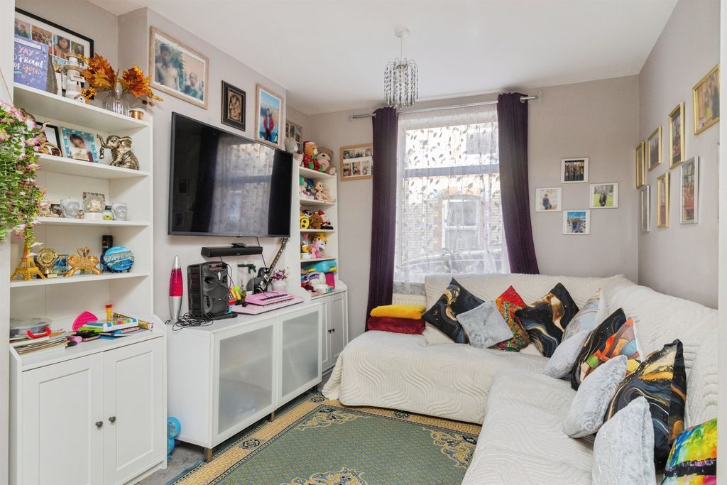 Property photo 2 of 23