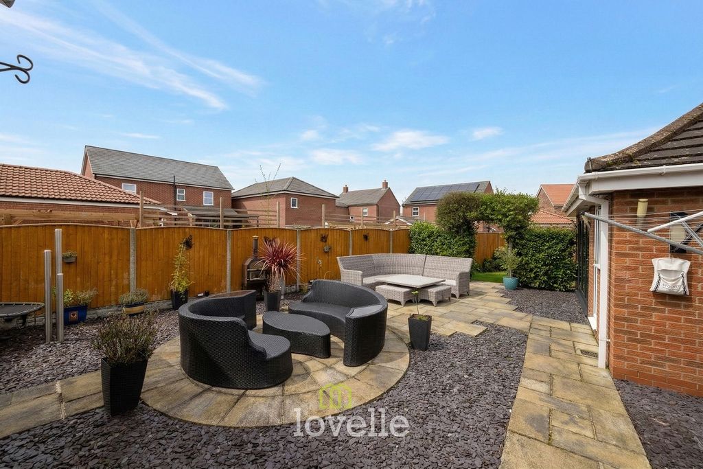 Property photo 3 of 32