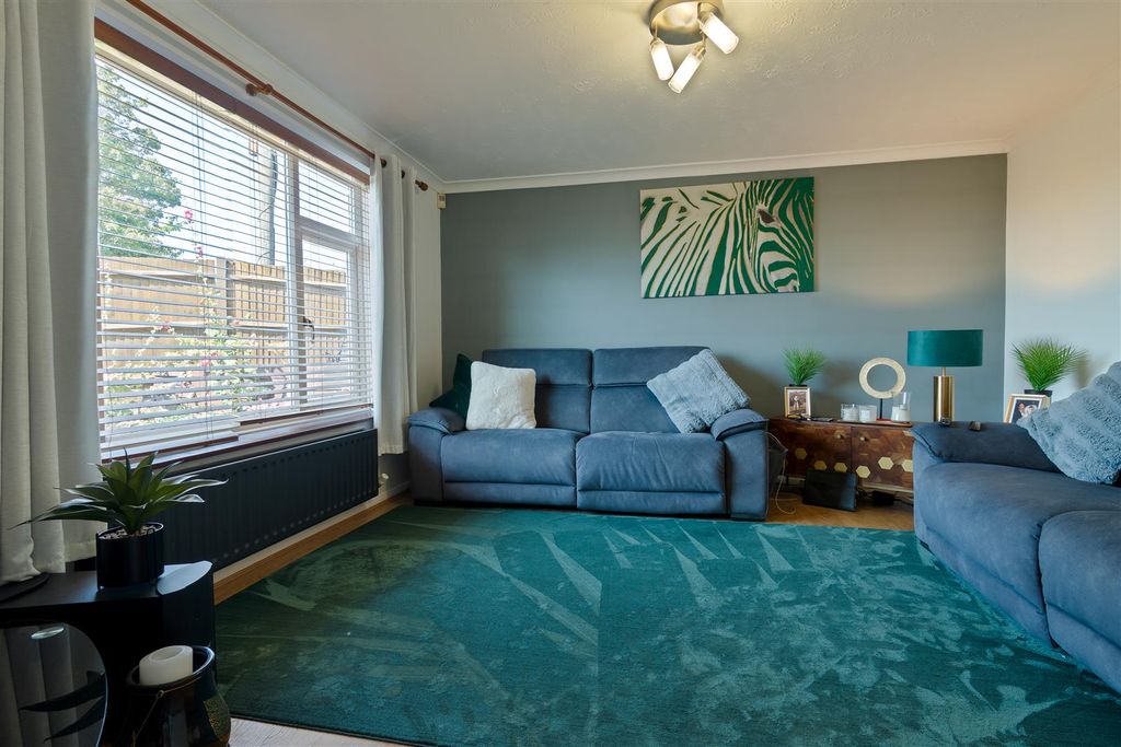 Property photo 3 of 25 Lounge.Jpg