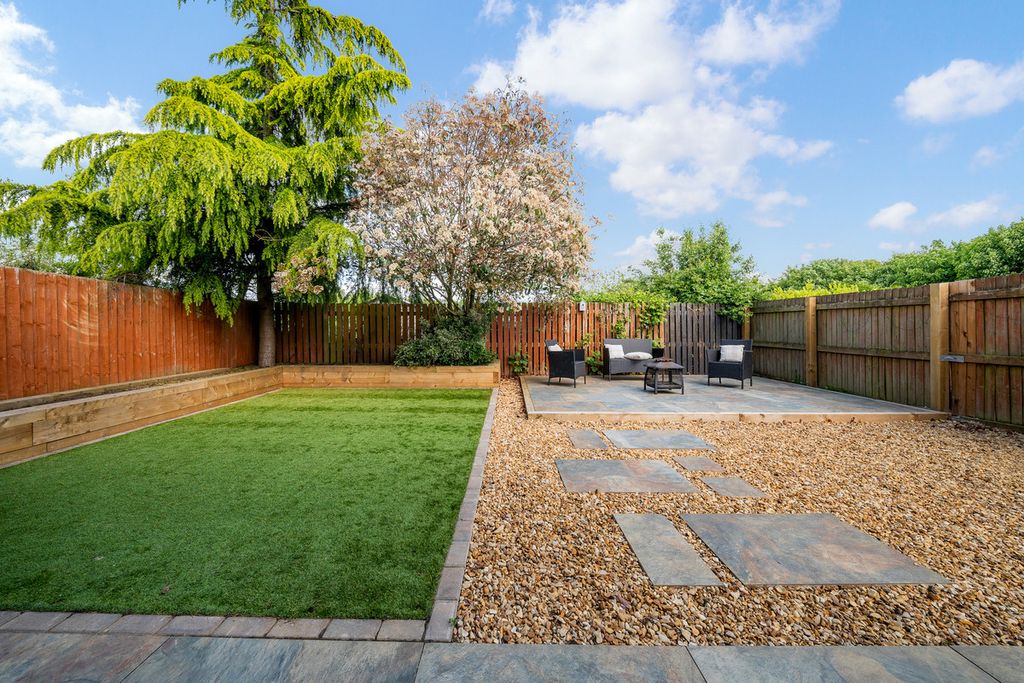 Property photo 2 of 24