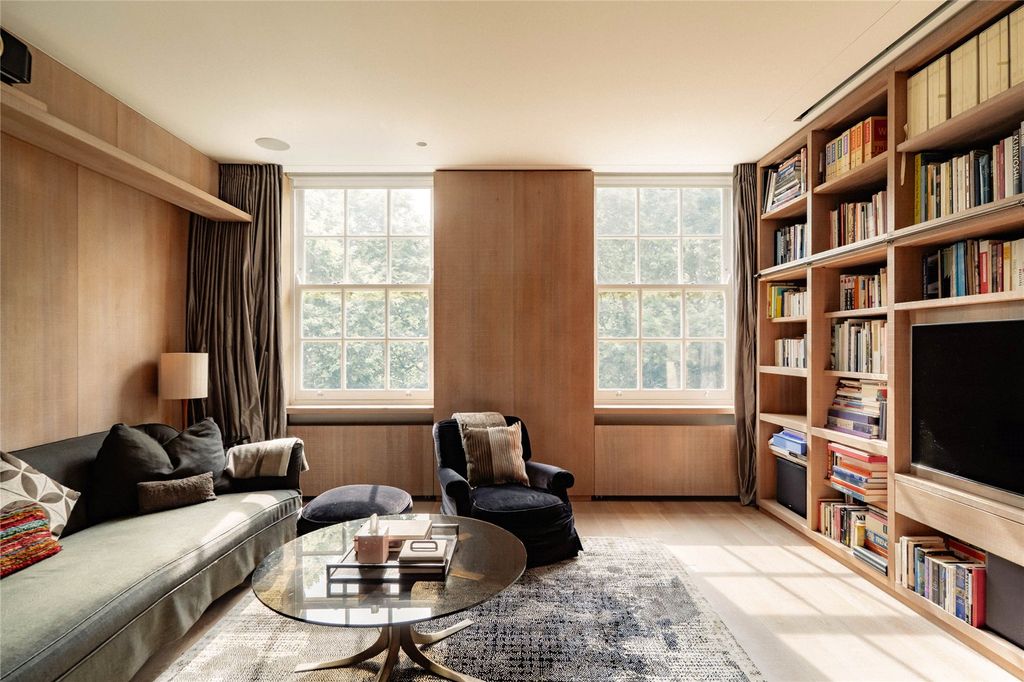 Property photo 3 of 6 Sitting Room