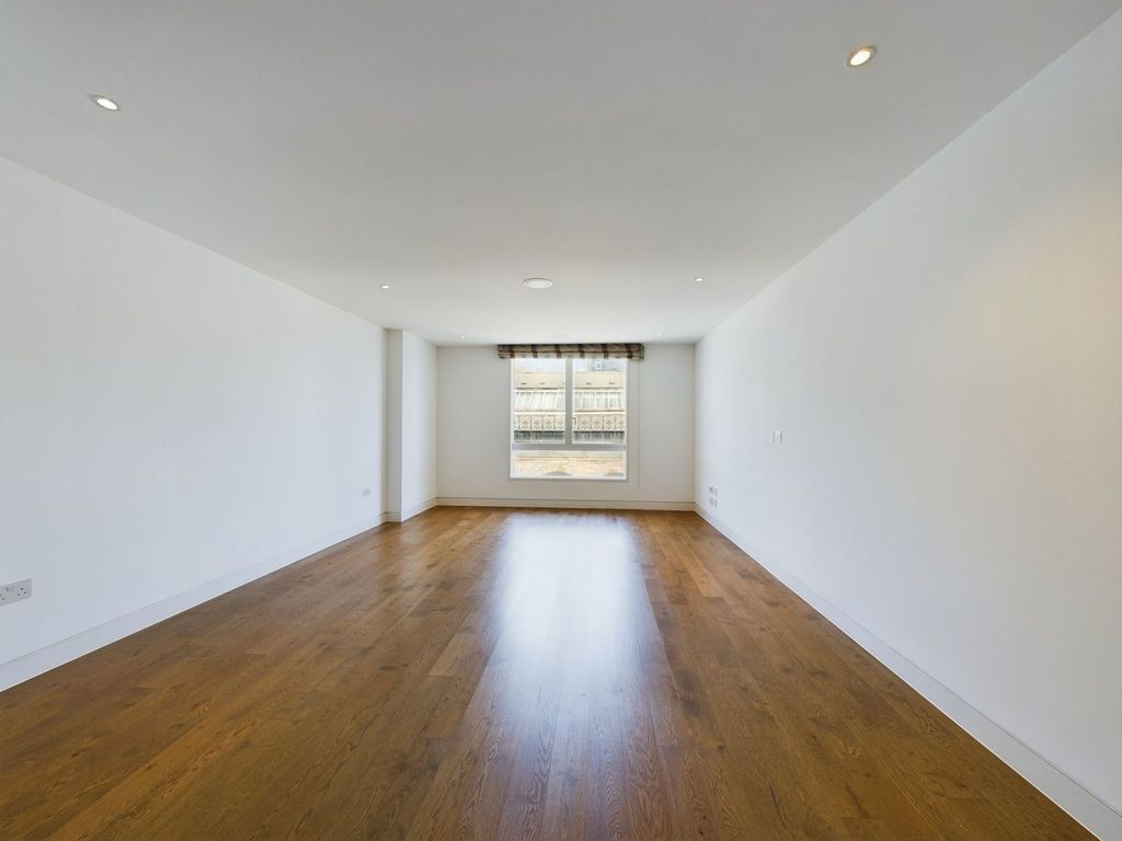 Property photo 2 of 31
