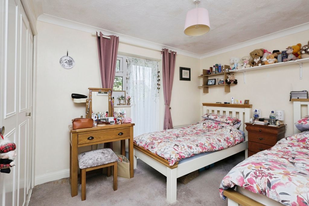 1 bed flat for saleParkside, Alexandra Road, Heathfield, East Sussex TN21 photo 4