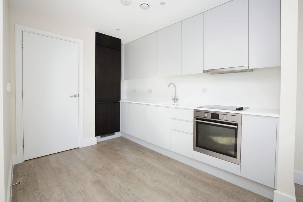 Property photo 1 of 10 Kitchen