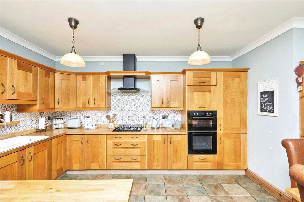 Property photo 3 of 19 Kitchen/Diner