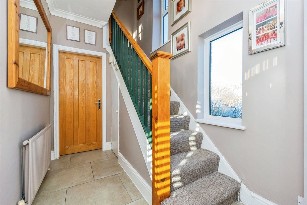 Property photo 2 of 18 Picture No. 24