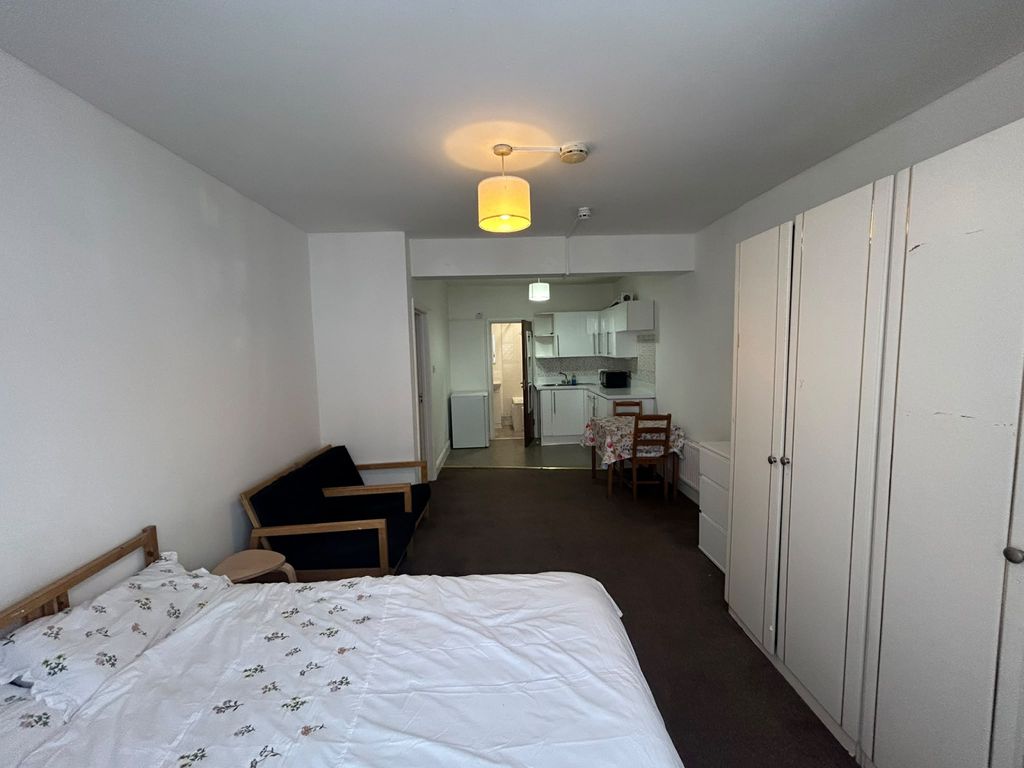 Property photo 1 of 5 1 Bed Studio To Rent Cecil Road, Hounslow Tw3